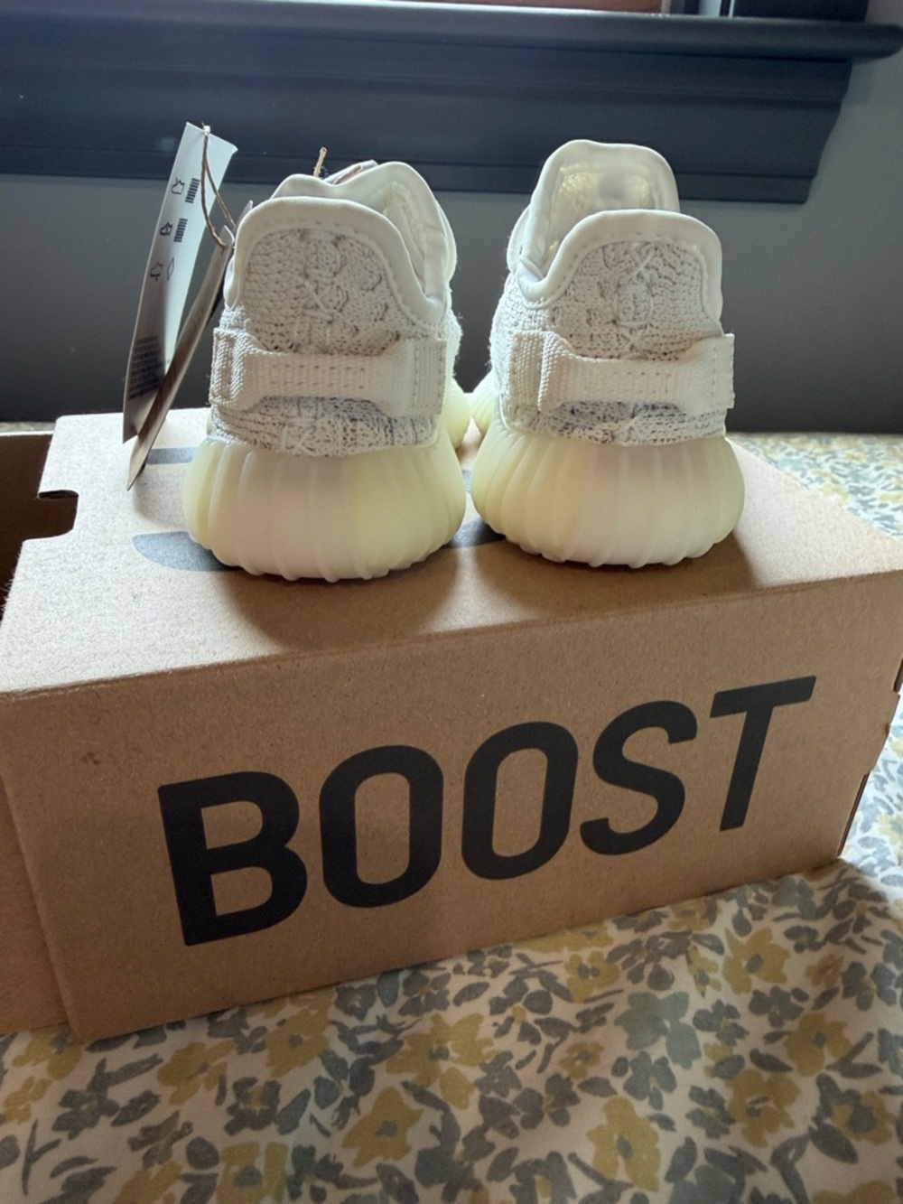 Yeezy Adidas Infant YZY 350 V2 Sneakers in Bone size 4k - Picture 5 of 5